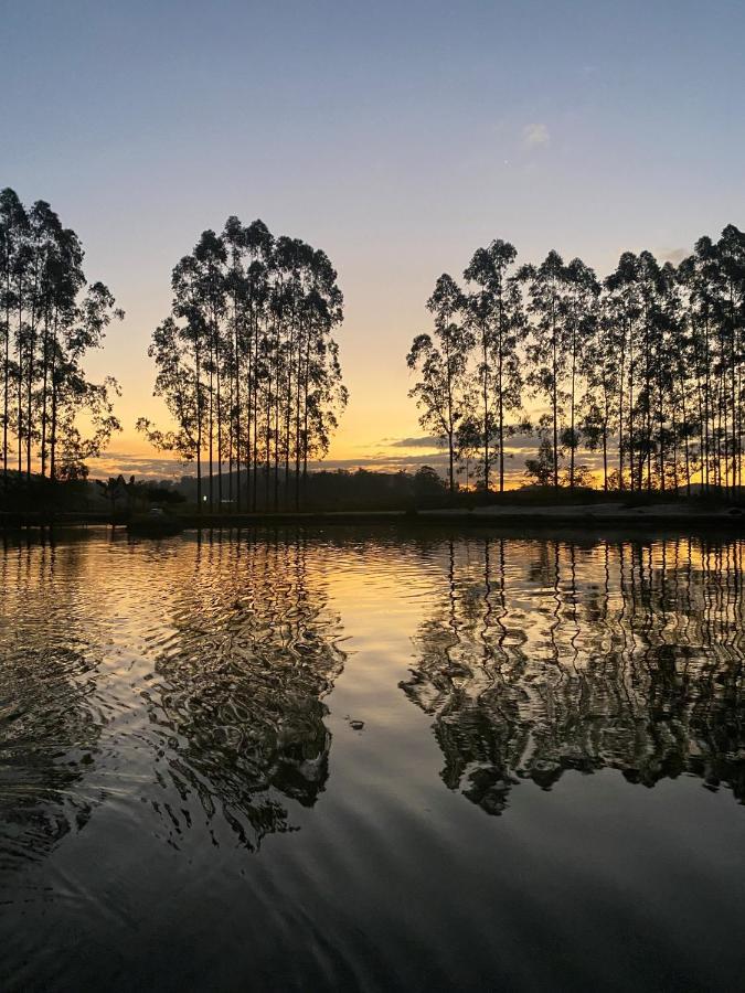Готель Rancho Vw Canabrava Жуїз-ді-Фора Екстер'єр фото